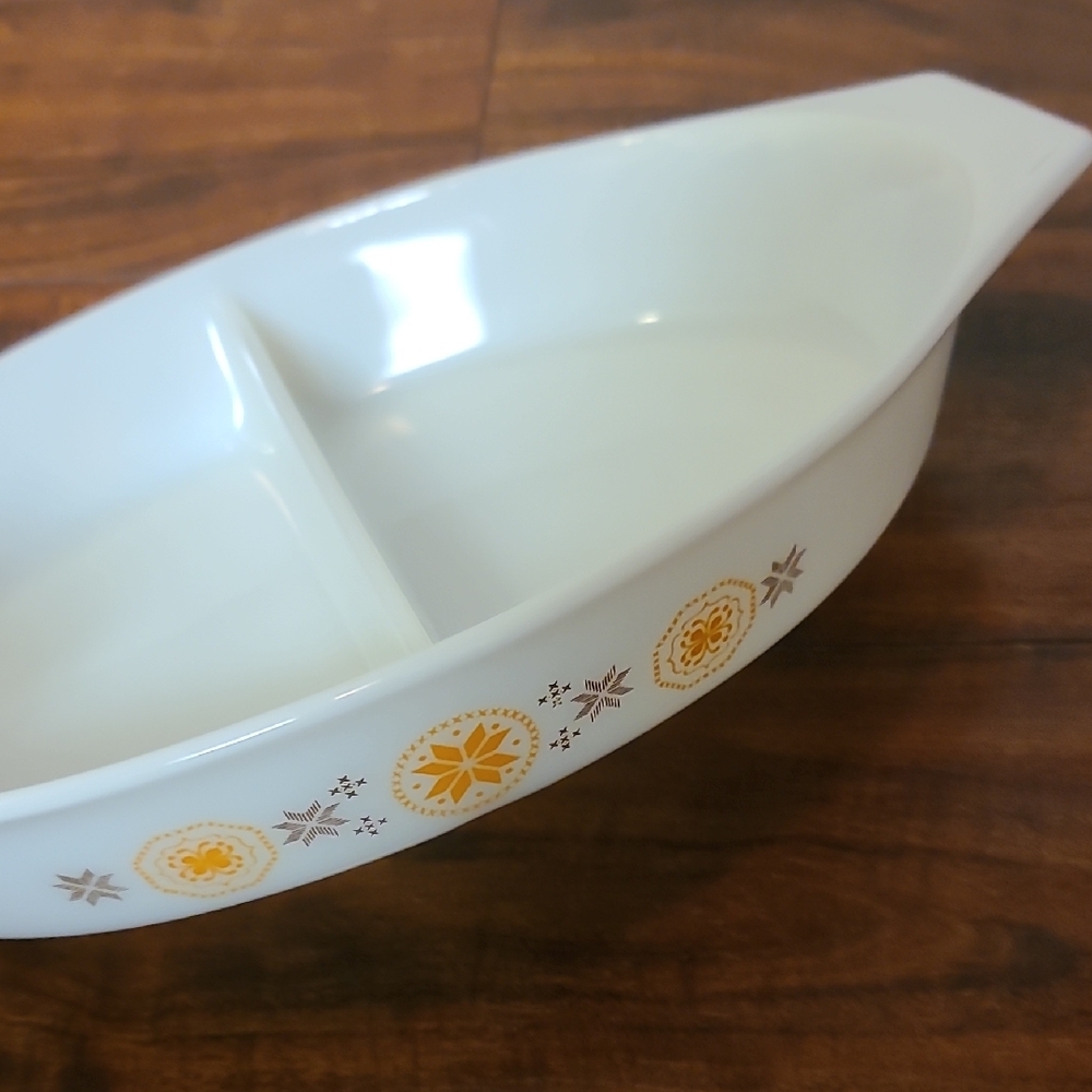 Vintage Pyrex White Divided Serving Dish with Town And Country Pattern - Picture 3 of 7